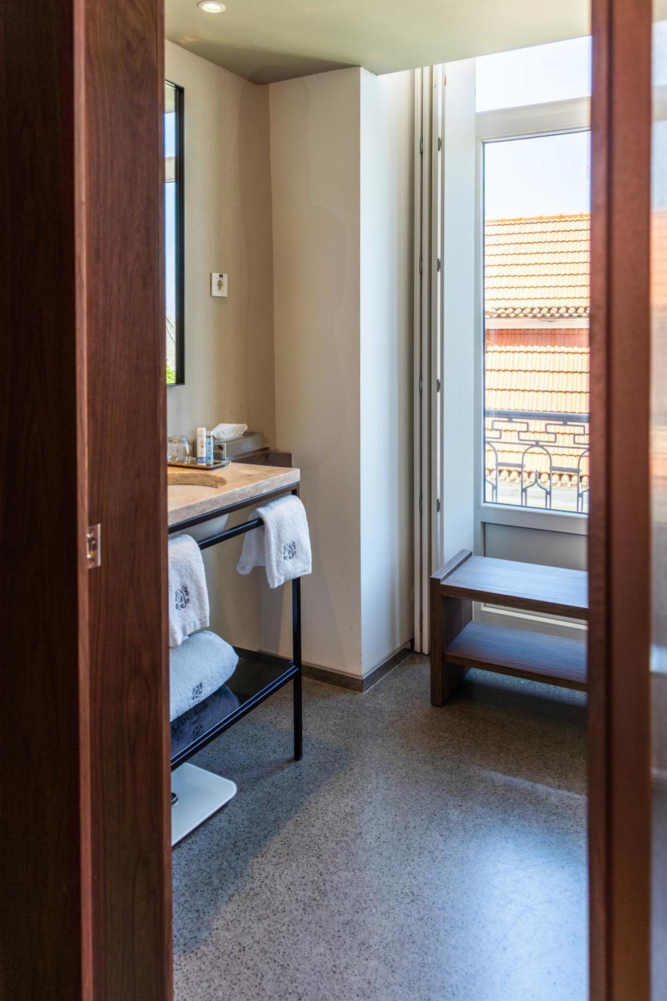 Double or Twin Deluxe Room with River or Castle View